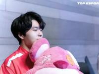 RAYBET-包含Rookie在巴塞罗那比赛中挺进下一轮，回归赛场引发热议！的词条