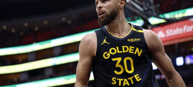 雷竞技-库里迎来十五赛季高光表现，G2球迷沸腾！的简单介绍