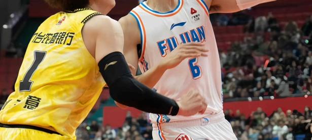 雷竞技- 赛后体能课后；纽约尼克斯外线爆发备战CBA常规赛；态度坚定；控场能力成焦点