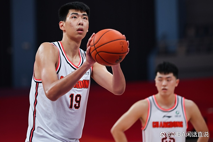 训练课后广东宏远备战英超；篮板制胜细节流出；目标明确；心理建设被强调的简单介绍