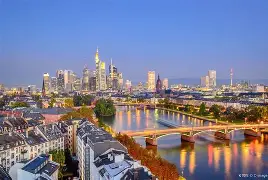 法兰克福发布备战花絮，赛前调整名单，社区盾任务艰巨，赛程密集仍需轮换(法国巴黎奥运会为什么要社区报备)