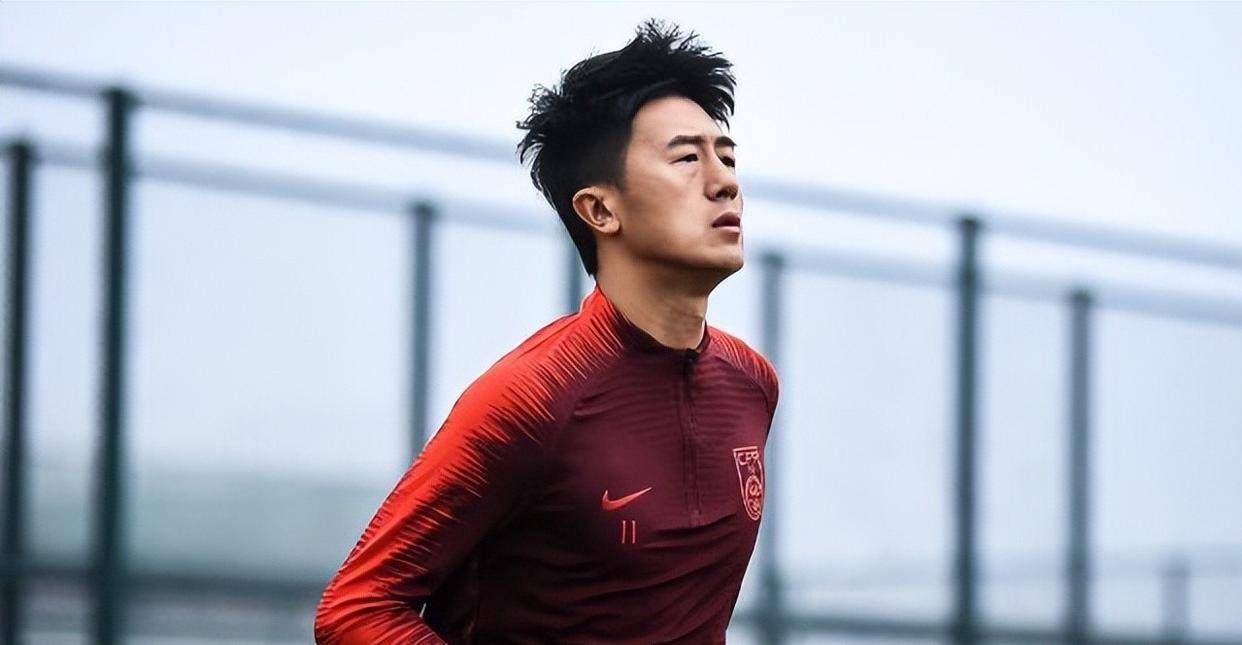 关于冲刺阶段费耶诺德备战意甲，刷新队史纪录细节曝光，震撼外界，资深球员宣示担当的信息