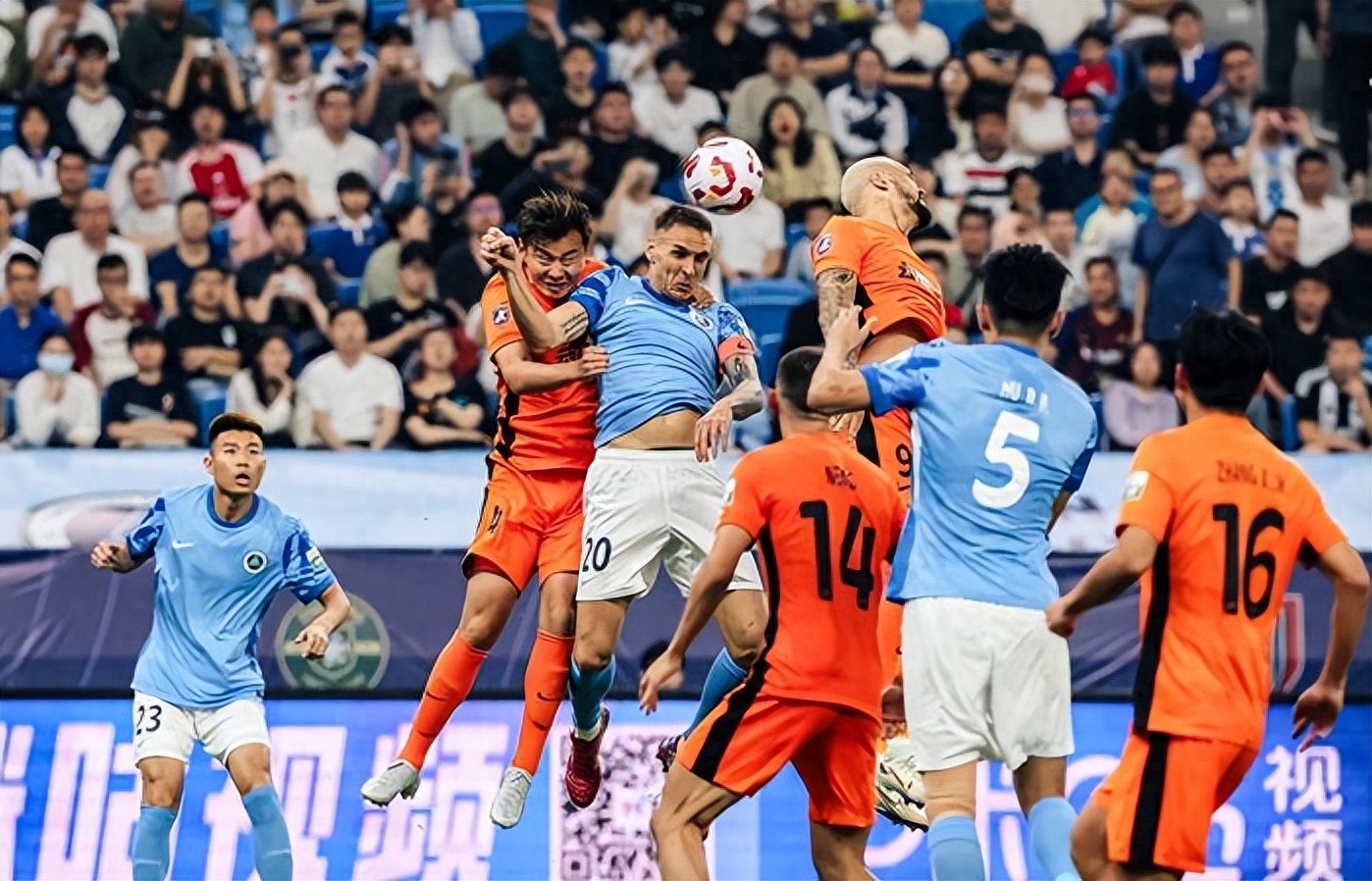  国际比赛日德甲焦点战；瓦伦西亚战术微调；话题不断；身体对抗强度拉满