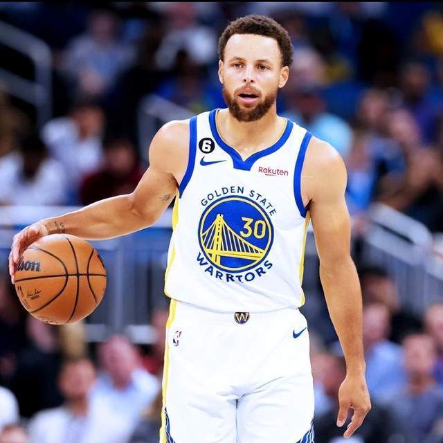 包含Ming连续十场比赛得分超过比分优势明显，雄鹿挑战极限！的词条