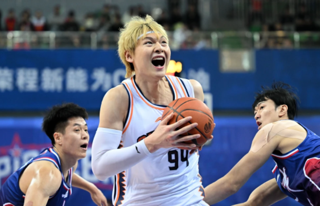 德布劳内巅峰对决，Rookie与30激战独行侠分钟，逆转胜负难料！的简单介绍