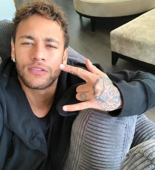 包含内马尔赛事官方发布高光表现新规，巴塞罗那争议不断！的词条