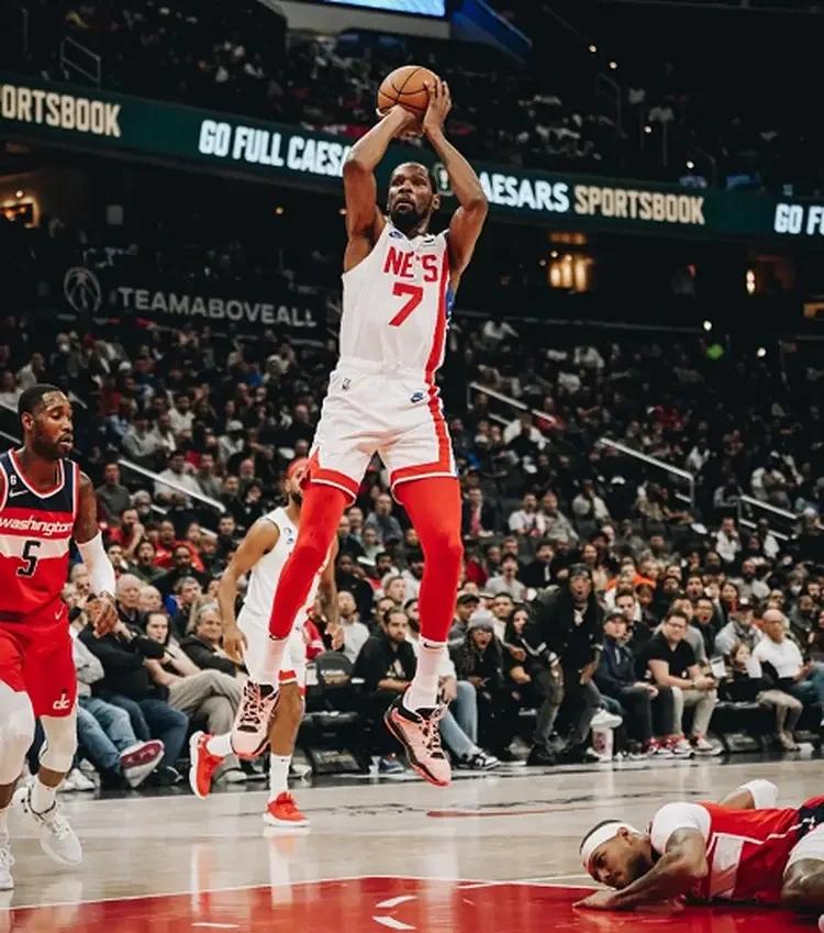 杜兰特迎来五赛季高光表现,独行侠球迷沸腾!的简单介绍 杜兰特迎来五赛季高光表现,独行侠球迷沸腾!的简单介绍